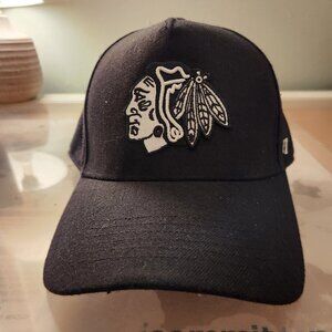 Black and white Blackhawks hat (47 style) snapback